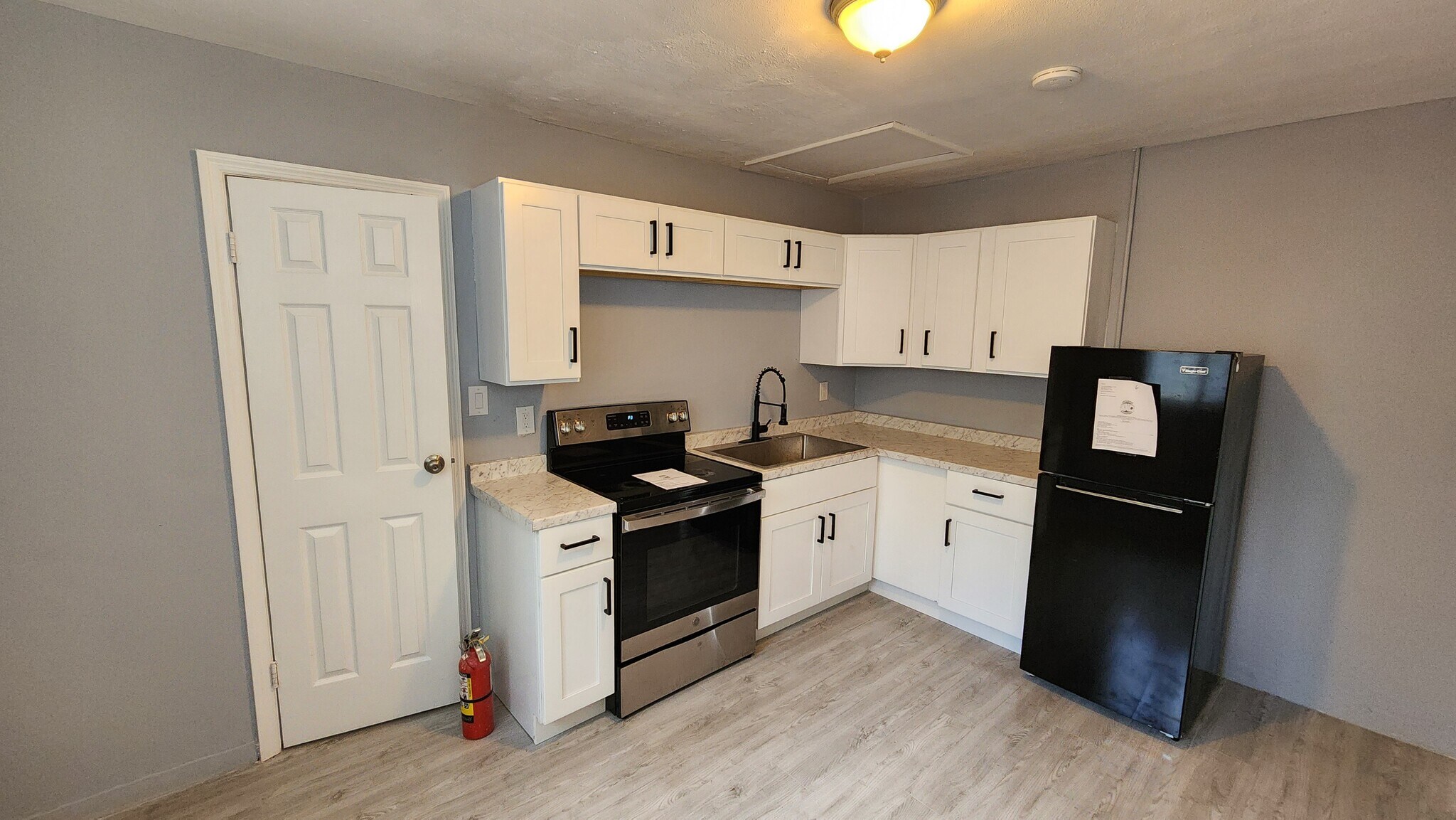 Building Photo - 2252 Maple Ave