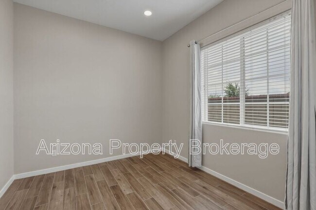 Building Photo - 2747 S Wildrose