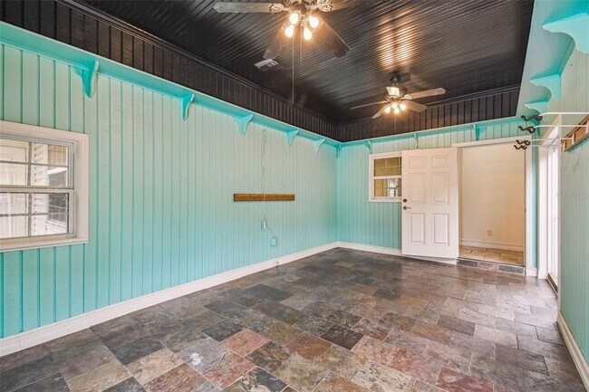 Building Photo - 16453 Pawnee Dr