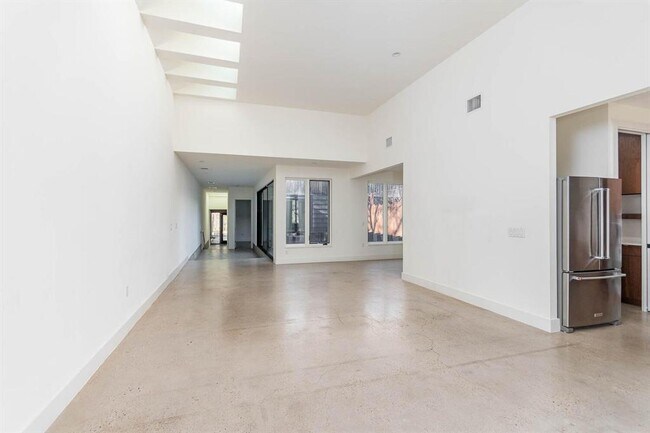 Building Photo - 3305 Garden Villa Ln
