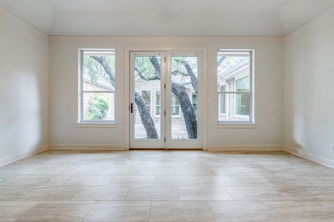Building Photo - LINCOLN HEIGHTS 3-BEDROOM