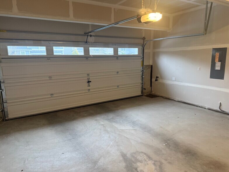 Building Photo - 2214 115th Dr SE