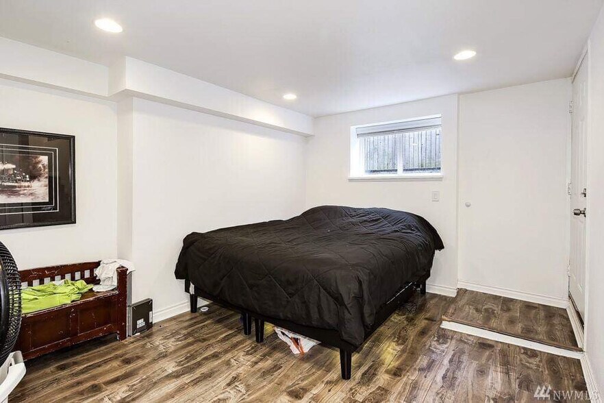 Bedroom - 3648 44th Ave SW