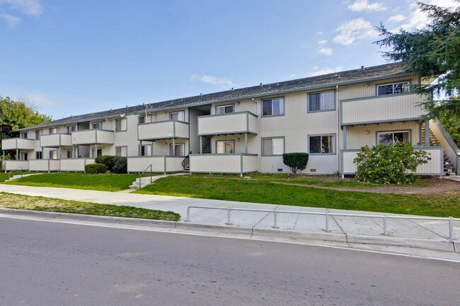 Building Photo - 39452 Stratton Common