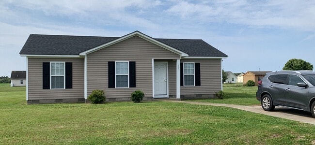 Building Photo - Quiet Living