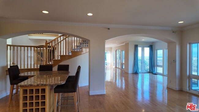 Building Photo - 8120 Billowvista Dr