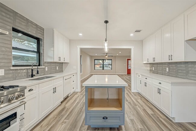 Building Photo - 2111 Nina Lee Ln