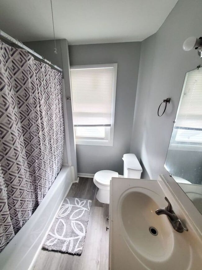Building Photo - 3 BEDROOM SINGLE FAMILY HOME-SEC8 TENANTS ...