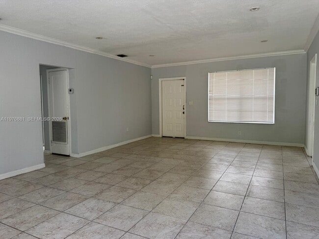 Building Photo - 16981 NE 8th Ct