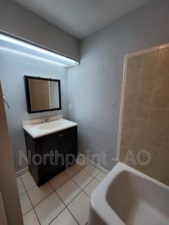 Building Photo - 3 BR/2BA | Renovated Single Family Home |Gated backyard!