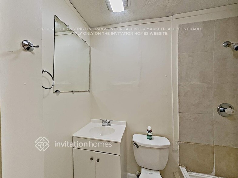 Building Photo - 4972 SW 4th St