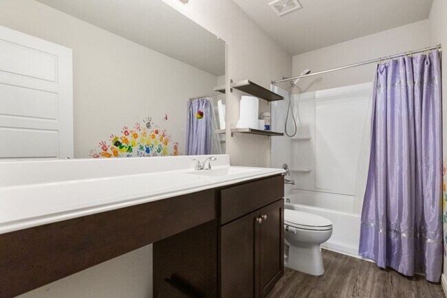 Building Photo - 4 Bedroom/2.5 Bath Paloma Subdivision