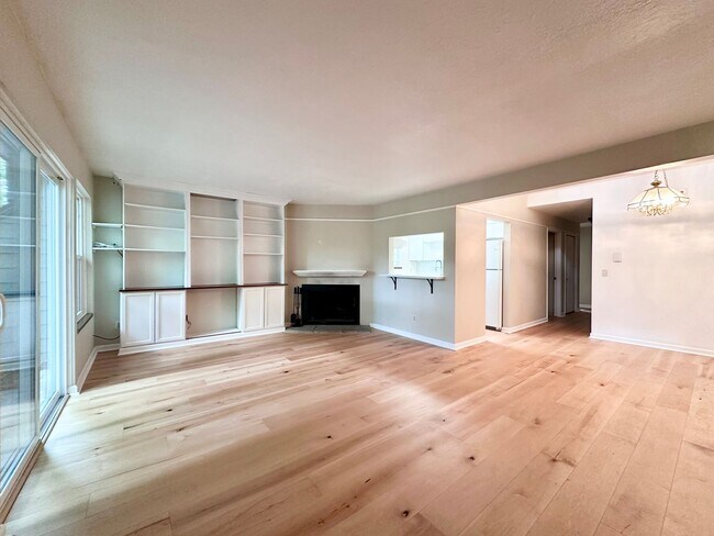 Building Photo - Lake Oswego Condo 2 Bed 1 Bath!