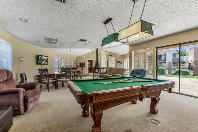 Building Photo - COMING SOON! Spacious 1 Bed 1 Bath Condo i...
