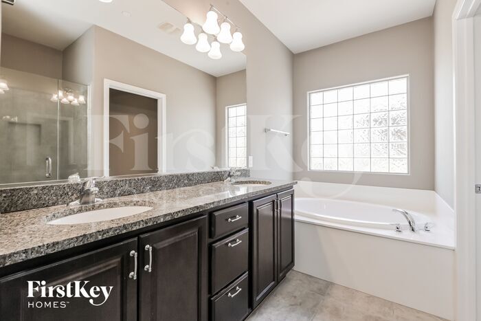 Building Photo - 8075 N Circulo El Palmito