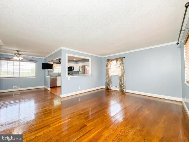 Building Photo - 3217 St Lukes Ln