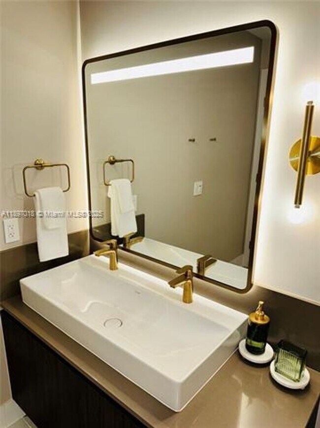 Building Photo - 159 NE 6th St