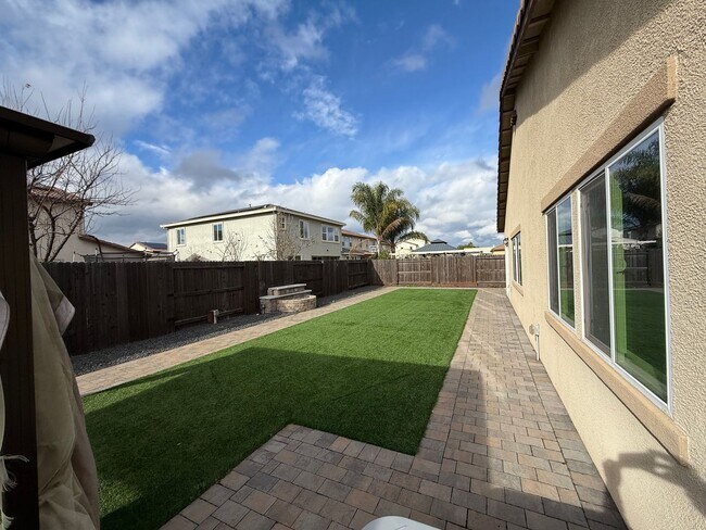 Building Photo - 4-bedroom single story in Manteca!