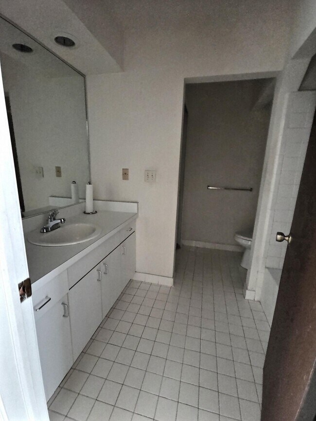 Building Photo - 15801 Providence Dr