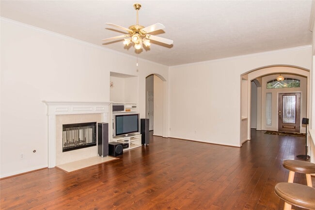 Building Photo - 9115 Sunny Ridge Dr