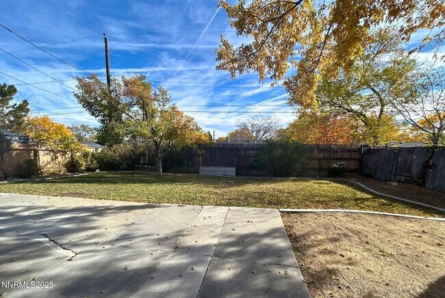 Building Photo - 640 James Ln