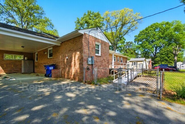 Building Photo - 4817 Stornoway Dr