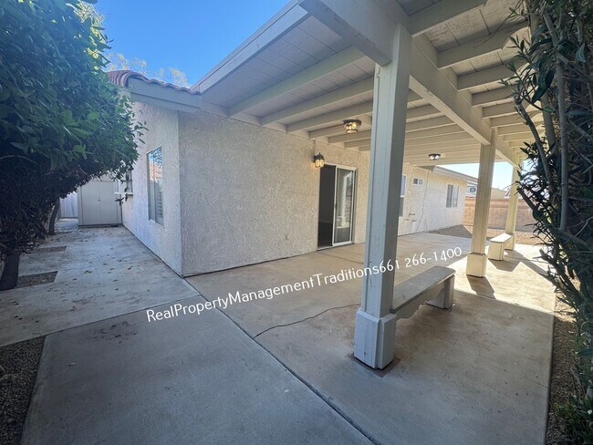 Building Photo - Elegant  4 Bed 2 Bath Home