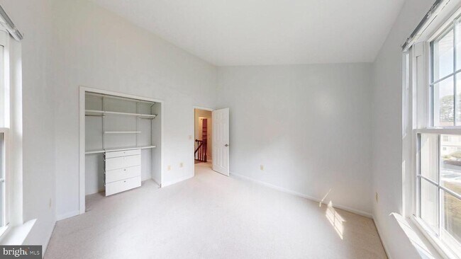 Building Photo - 200 Sulgrave Ct