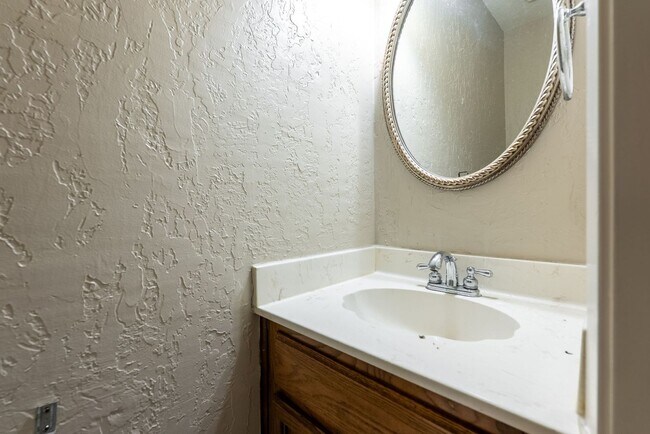 Building Photo - Maumelle Townhouse