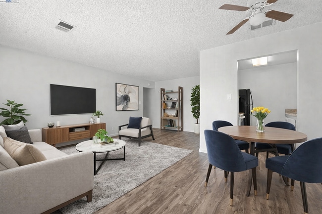 Building Photo - 2208 Peppertree Way