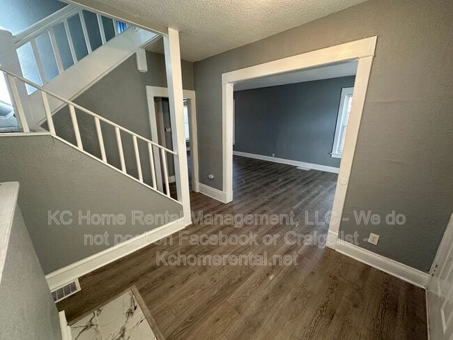 Building Photo - 2002 E 35th St