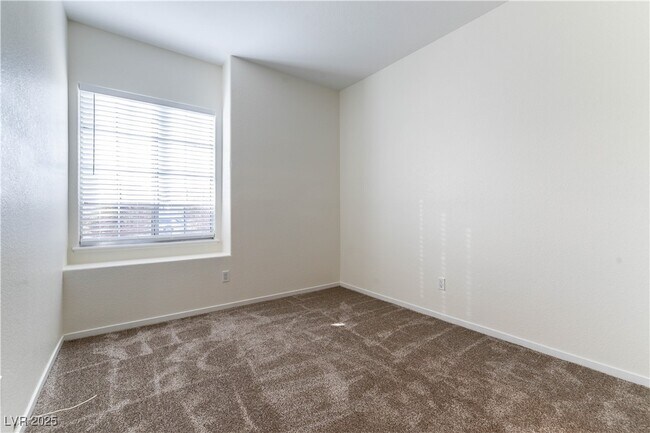 Building Photo - 3804 Banana Ct