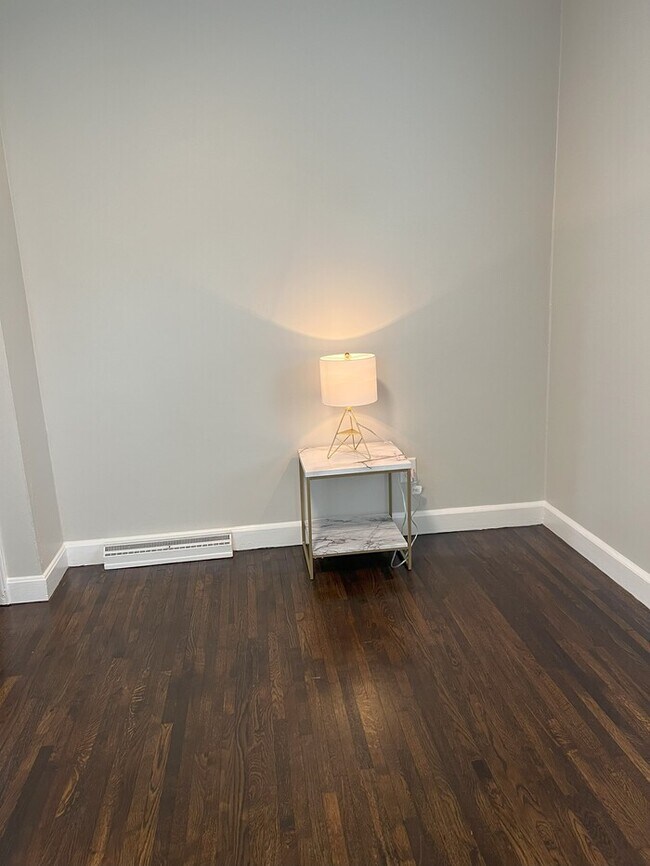 Building Photo - Beautifully Renovated 2BR Home with Modern...