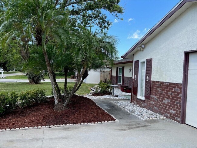 Building Photo - 2425 Doud St