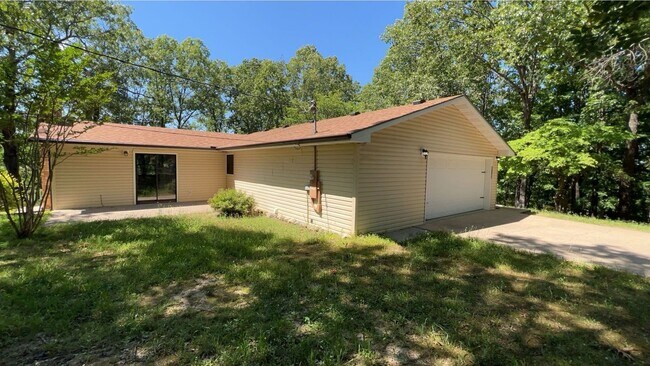 Building Photo - Single Family Home Close to FLW