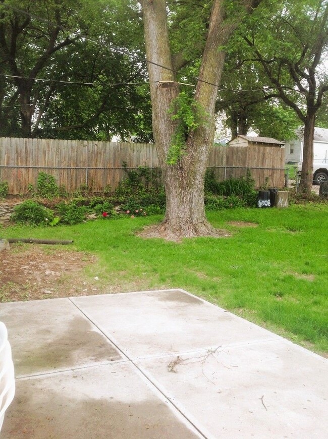 Building Photo - Beautiful Ralston 3 Bedroom Home Across from Park! Garage and fenced yard!