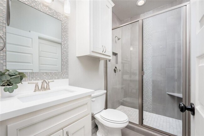 Building Photo - 16121 Golden Top Dr