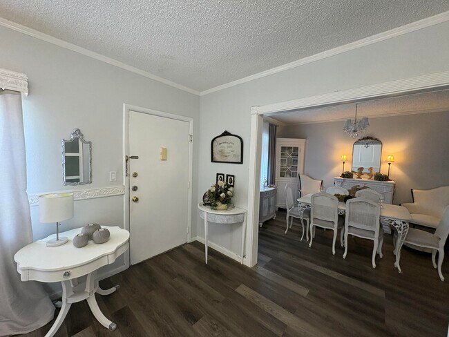 Building Photo - 609 NE 13th Ave