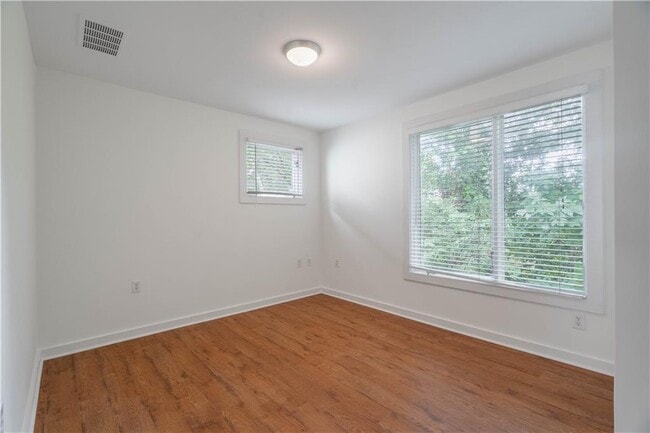Building Photo - 1338 Rietveld Row NW
