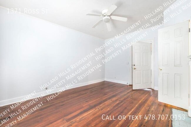 Building Photo - 1371 Ross St