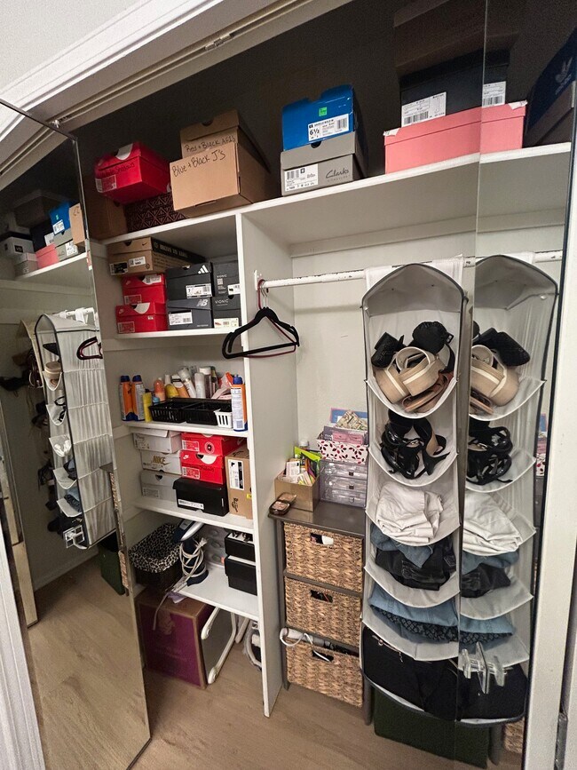 Building Photo - 1347 E Parkway Dr