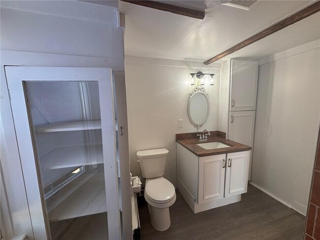 Building Photo - 712 Hope St