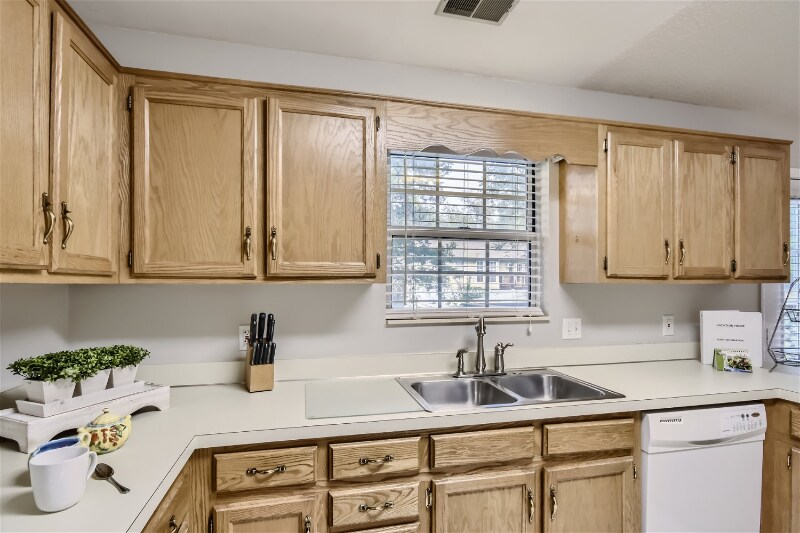 Building Photo - 117 Southampton Ct