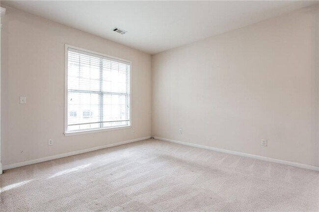 Building Photo - 910 Wendlebury Ct