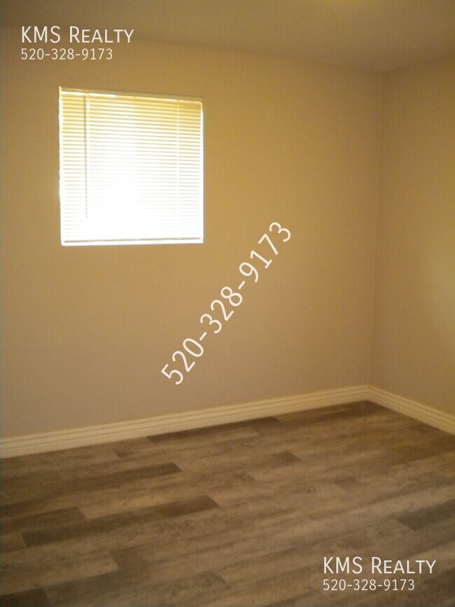 Building Photo - 2321 S Layton Pl