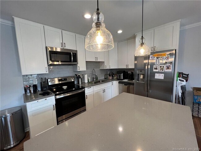 Building Photo - 255 Strawberry Hill Ave