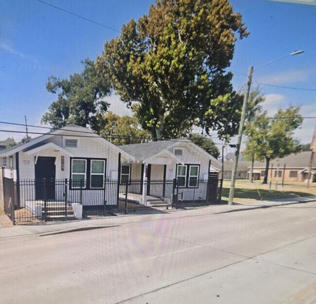Building Photo - 6109 N Main St
