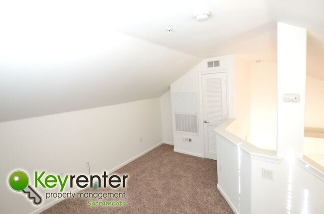 Building Photo - 5350 Dunlay Dr