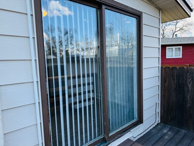 Building Photo - Dog Friendly 4 Bedroom - Billings West End