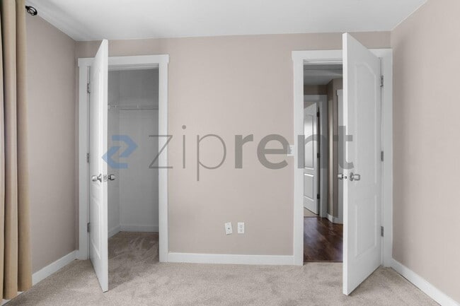 Building Photo - 1120 S 90th St Ct